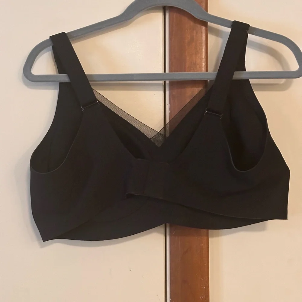 Sleek Black Women's Bra - Picture 9 of 11